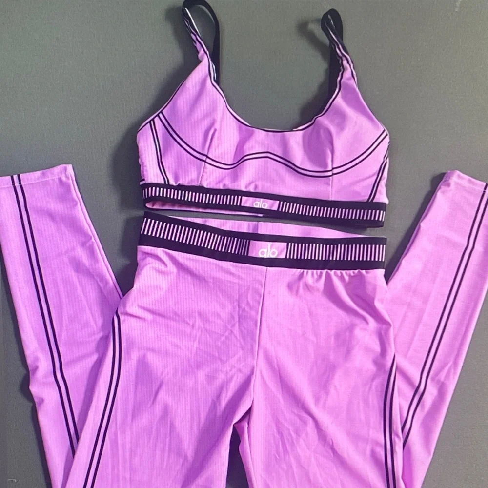 ALO Yoga Lilac/Purple Scoop-Back Sports Bra with Contrast Trim - Picture 5 of 5